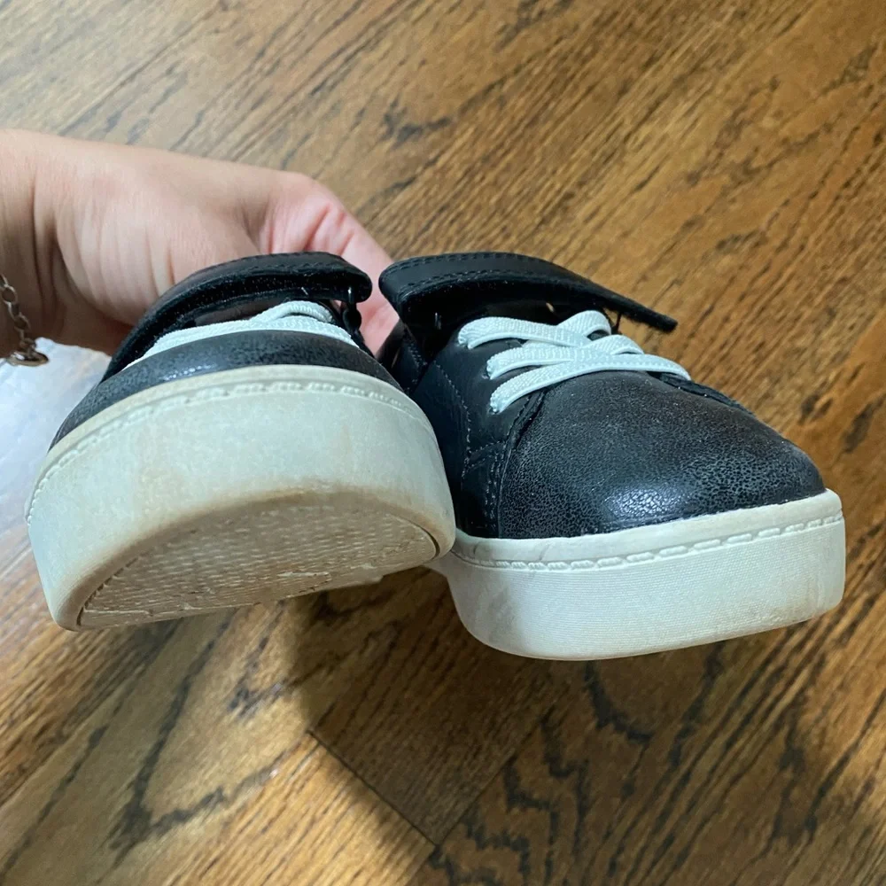 Carter's PERRIE toddler girl size 10 Black Sneakers with Silver Glitter Heart